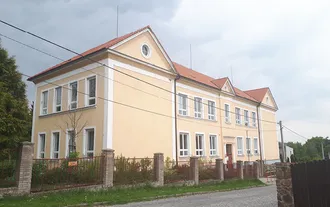 Jakou známku si zaslouží střecha školy s classicem v Hluboši?